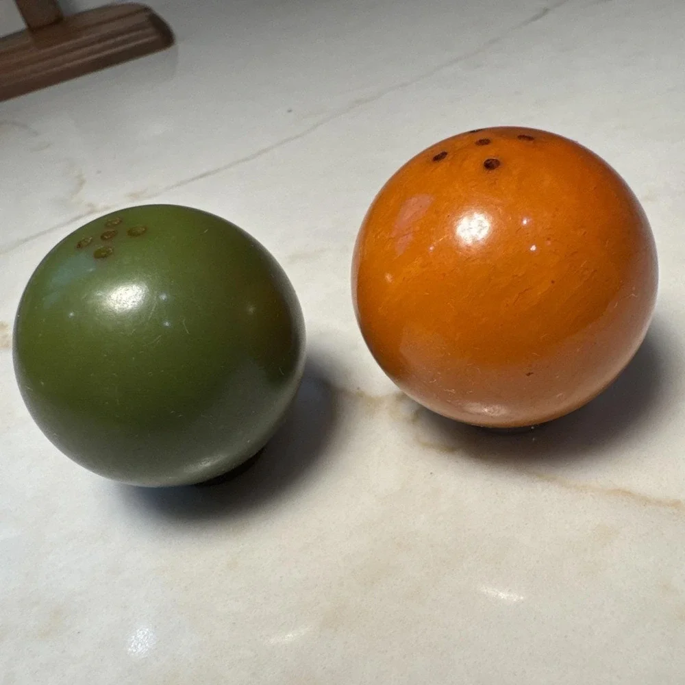 Vintage Bakelite Green & butterscotch Art Deco Ball Salt & Pepper Shakers